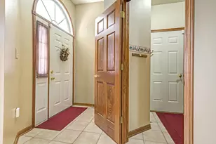 8113 Victoria Pl, Crown Point, IN 46307 - Photo 4
