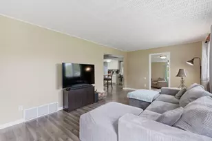 131 N 18th St, Chesterton, IN 46304 - Photo 8