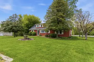 131 N 18th St, Chesterton, IN 46304 - Photo 2