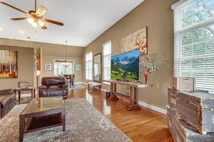 239 Edgewood Dr, Valparaiso, IN 46385 - Photo 4