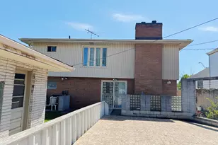 2048 Roosevelt Pl, Gary, IN 46404 - Photo 4