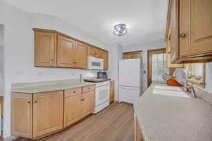 3131 Strong St, Highland, IN 46322 - Photo 8