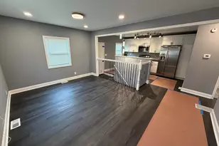 556 Durbin St, Gary, IN 46406 - Photo 2