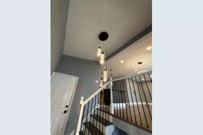 815 W 70th Avenue, Merrillville, IN 46410 - Photo 2