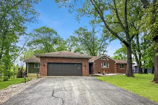 9096 Knickerbocker St, Saint John, IN 46373 - Photo 2