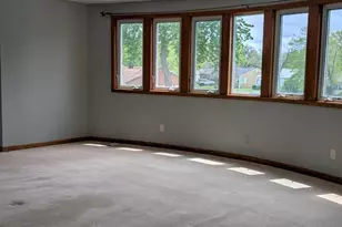 318 N Delaware St, Hobart, IN 46342 - Photo 10