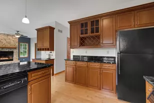 440 Oak Breeze Dr, Valparaiso, IN 46383 - Photo 12