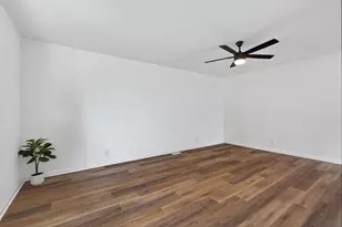 8951 O Day Dr, Highland, IN 46322 - Photo 14