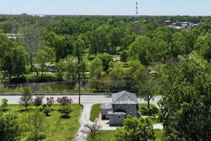321 E 13th St, Winamac, IN 46996 - Photo 6