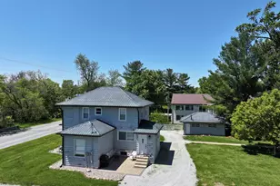 321 E 13th St, Winamac, IN 46996 - Photo 2