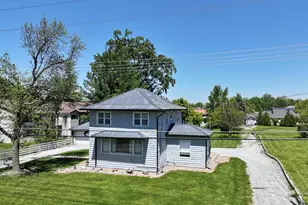 321 E 13th St, Winamac, IN 46996 - Photo 1