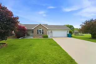 324 Forsythia St SE, Demotte, IN 46310 - Photo 2