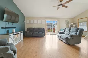 324 Forsythia St SE, Demotte, IN 46310 - Photo 4