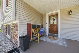 4000 Lancaster Dr, Valparaiso, IN 46383 - Photo 4