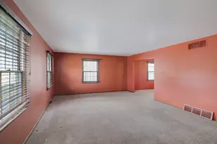 218 W 38th Ct, Griffith, IN 46319 - Photo 4