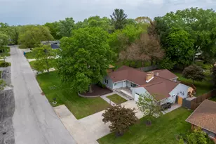 122 Boyd Cir, Michigan City, IN 46360 - Photo 2
