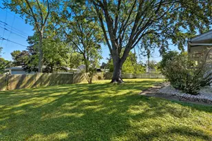 7701 Whitcomb St, Merrillville, IN 46410 - Photo 18