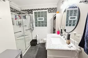 140 N Linda St, Hobart, IN 46342 - Photo 6