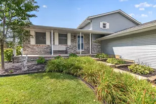 264 Springhill Dr, Valparaiso, IN 46385 - Photo 2
