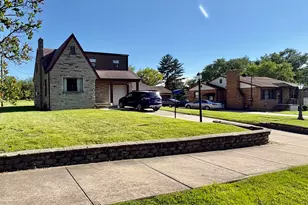 216 Berens St, Dyer, IN 46311 - Photo 2