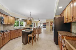 10204 Devonshire Ln, Munster, IN 46321 - Photo 12