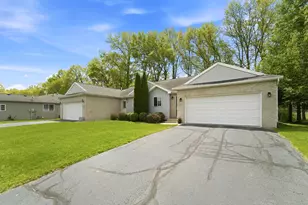2037 Texas St, Chesterton, IN 46304 - Photo 2