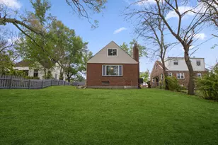825 E 43rd Pl, Gary, IN 46409 - Photo 2