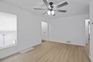 825 E 43rd Pl, Gary, IN 46409 - Photo 4