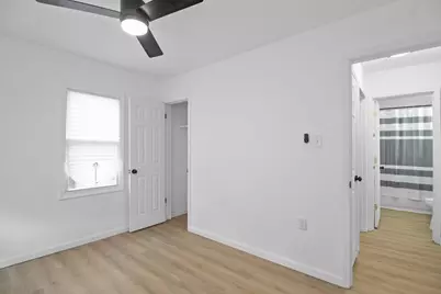 825 E 43rd Place, Gary, IN 46409 - Photo 6