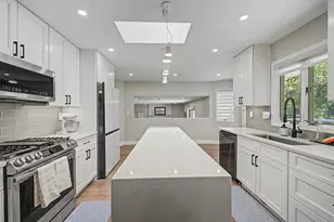 8641 Fairway Dr, Saint John, IN 46373 - Photo 10