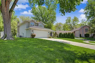 8641 Fairway Dr, Saint John, IN 46373 - Photo 2