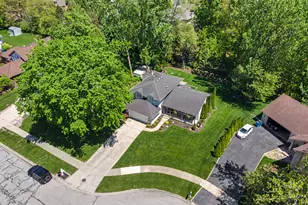 8641 Fairway Dr, Saint John, IN 46373 - Photo 4