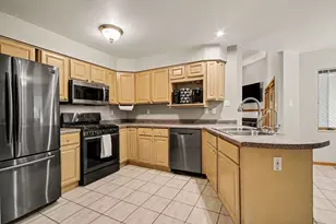 907 E 12th St, Hobart, IN 46342 - Photo 6
