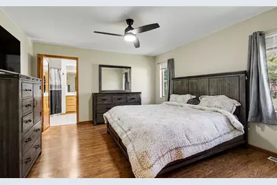 907 E 12th Street, Hobart, IN 46342 - Photo 8
