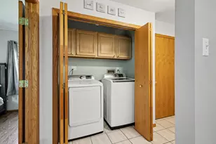 907 E 12th St, Hobart, IN 46342 - Photo 18