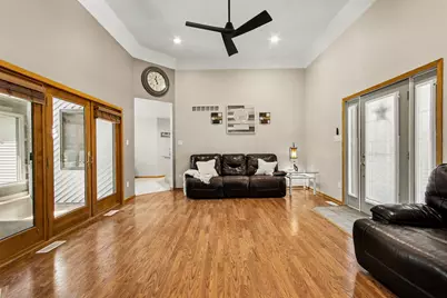 907 E 12th Street, Hobart, IN 46342 - Photo 4