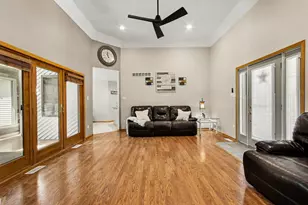 907 E 12th St, Hobart, IN 46342 - Photo 4