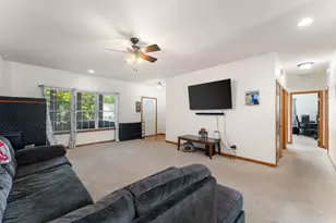 709 Blackstone Ct, Kouts, IN 46347 - Photo 6