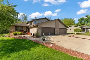 339 Bunker Dr, Schererville, IN 46375 - Photo 2