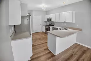 8124 Tuckaway Ct, Crown Point, IN 46307 - Photo 10