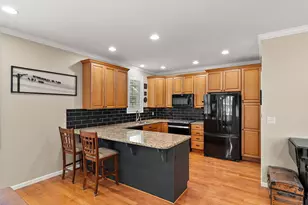 2719 White Pine Cir, Valparaiso, IN 46383 - Photo 4