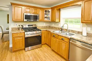 423 Shorewood Ct, Valparaiso, IN 46385 - Photo 4