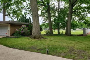 2614 Maple St, Michigan City, IN 46360 - Photo 2