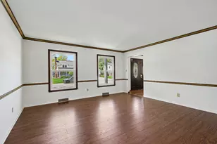 2304 Shannon Dr, Valparaiso, IN 46383 - Photo 6