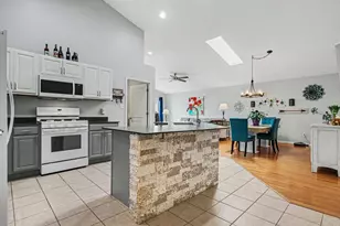 332 Carey Ln, Chesterton, IN 46304 - Photo 6