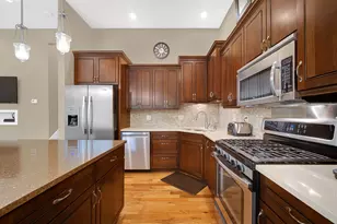 51 Lakeview Dr, Valparaiso, IN 46383 - Photo 10