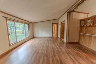 10848 Edgewood Dr, Demotte, IN 46310 - Photo 4
