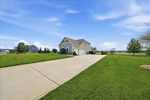 380 E Augustine Dr, Valparaiso, IN 46383 - Photo 4