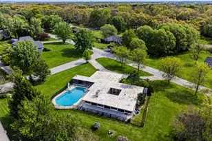 102 Sylvan Dr, Valparaiso, IN 46385 - Photo 4