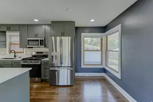 7970 Northcote Ave, Hammond, IN 46324 - Photo 6